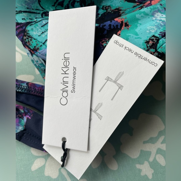 $78 Calvin Klein Underwire Bikini Top Size (M) NWT - Picture 3 of 5